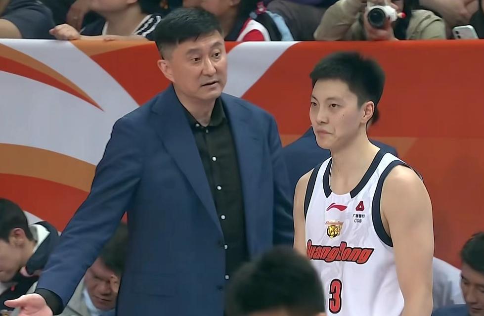 博鱼体育登录入口-广东男篮2分惜败，被福建男篮双杀，拉科塞维奇首秀32+16徐杰12分